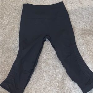 Dark gray Lulu Lemon leggings